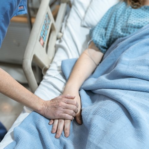 Η ανάγκη επένδυσης στη νοσηλευτική φροντίδα τονίστηκε στην Ολομέλεια της Βουλής