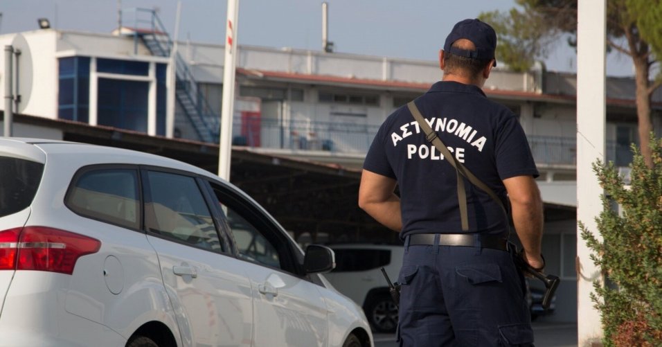 Απολύθηκε τελικά ο δόκιμος αστυνομικός για υπόθεση ναρκωτικών μετά από οδηγίες Αρναούτη