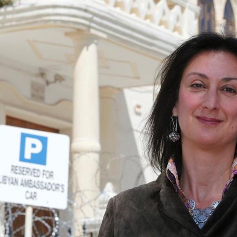 Σε ισόβια κάθειρξη καταδικάστηκαν δύο εμπλεκόμενοι στην υπόθεση της δολοφονίας της δημοσιογράφου Γκαλίτσια
