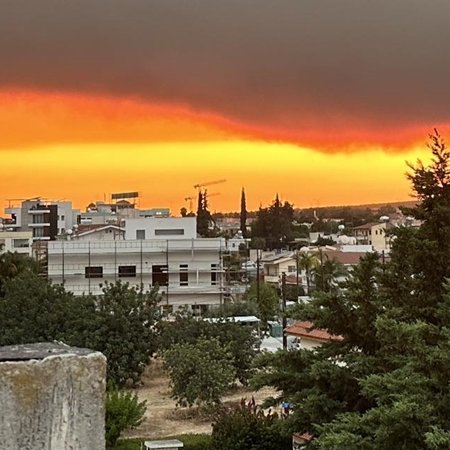 Χωρίς ρεύμα 19 χωριά στη Λεμεσό λόγω της πυρκαγιάς-Κάηκαν 20 πάσσαλοι και τρεις μετασχηματιστές
