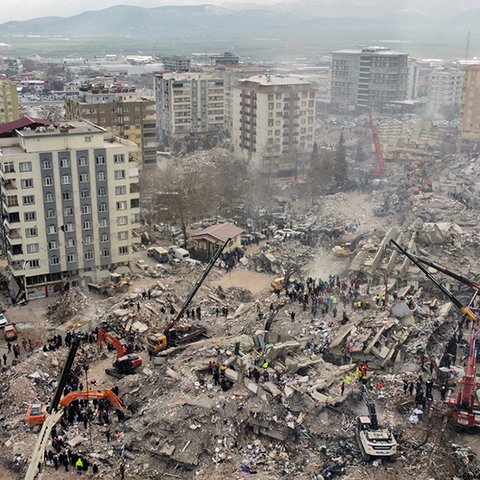 Εκτιμήσεις για 1.000 μη ταυτοποιημένα πτώματα στα ερείπια των κτηρίων στη Γάζα