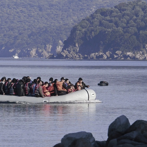 Εξαρθρώθηκε δίκτυο διακίνησης μεταναστών στη Λέσβο-Εμπλοκή και ΜΚΟ