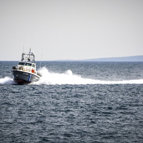 Σύγκρουση ταχυπλόου με μετανάστες και περιπολικού της λιμενικής στη Σύμη-Ένας νεκρός και πέντε τραυματίες