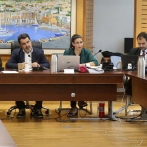 Ψάχνουν λύσεις πριν το καλοκαίρι για τα ξενόγλωσσα στη Βουλή-Προβληματισμοί και ανησυχίες βουλευτών