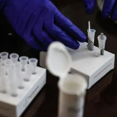 Τα ένδεκα συμπτώματα της υποπαραλλαγής JN.1 που εξαπλώνεται ραγδαία