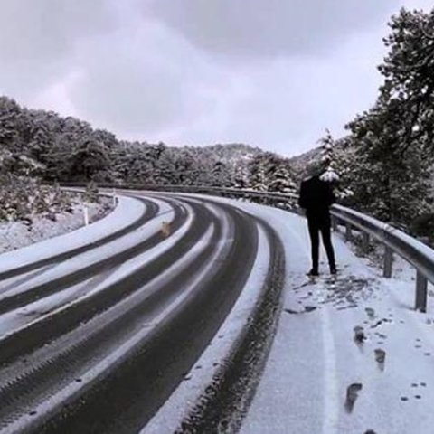 Ανοιχτοί αλλά ολισθηροί οι δρόμοι που οδηγούν προς το Τρόοδος-Οι συστάσεις της Αστυνομίας στους οδηγούς