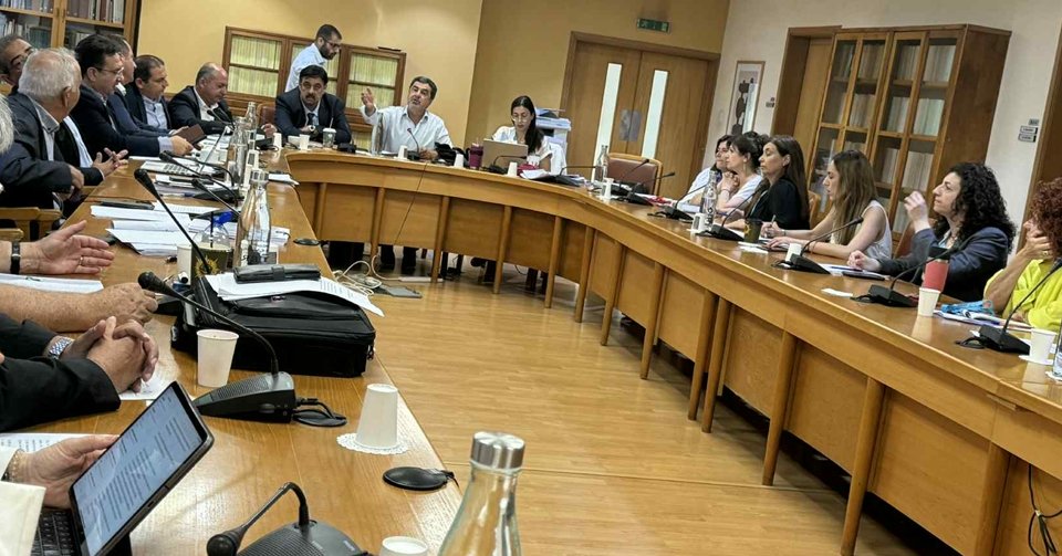 Ο κακός χαμός ανάμεσα σε ΑΚΕΛ και ΕΛΑΜ στη Βουλή-«Από φασίστες και ναζί δεν θέλουμε υποδείξεις» Ο κακός χαμός ανάμεσα σε ΑΚΕΛ και ΕΛΑΜ στη Βουλή-«Από φασίστες και ναζί δεν θέλουμε υποδείξεις»