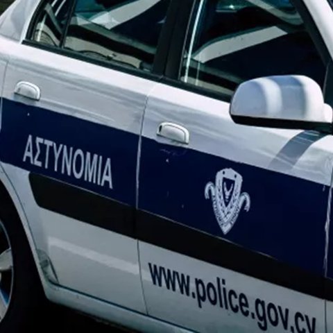 Συνέλαβαν τους φίλους τους, μπούκαραν στο αστυνομικό τμήμα και κατέληξαν με χειροπέδες