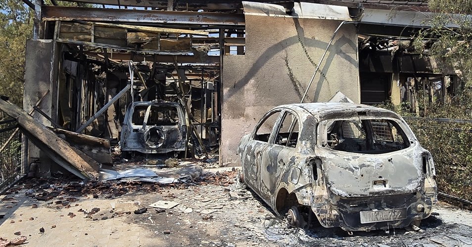 Σε επιφυλακή η Μαλιά για αναζωπυρώσεις, κάηκαν ολοσχερώς 15 κατοικίες