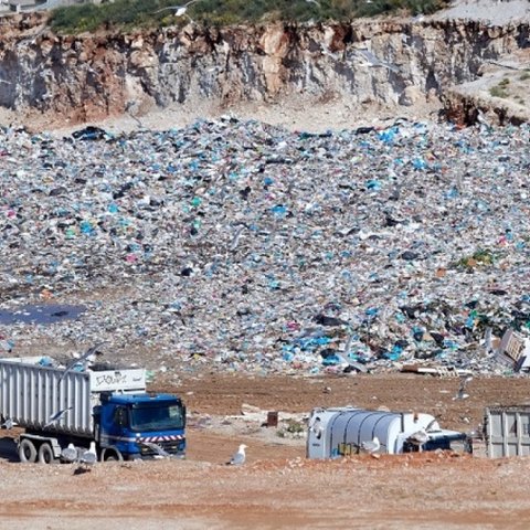 Καταγγελίες στην Επιτροπή Θεσμών για «μολυσμένες» ανανεώσεις συμβάσεων-Πυρά κατά δύο εταιρειών για αισχροκερδεια