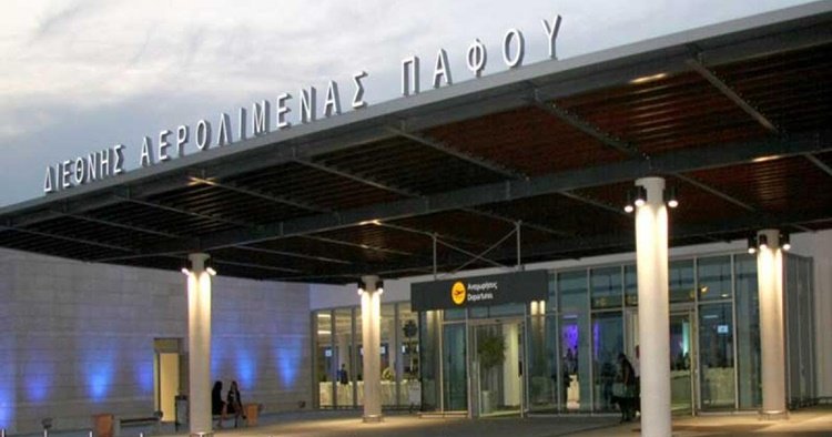 Χειροπέδες σε 46χρονο στο Αεροδρόμιο Πάφου-Καταζητείτο από το 2018 με διεθνές ένταλμα σύλληψης
