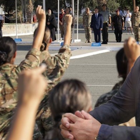 Μηδαμινά τα κίνητρα για εθελοντική στράτευση γυναικών-Νομικά κωλύματα δυσχεραίνουν τις προσπάθειες ΥΠΑΜ