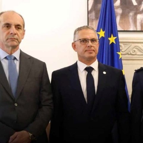Οι συγκυρίες για τον διορισμό βοηθών που δημιουργούν σκιές και τα περί δικαστικών αποφάσεων