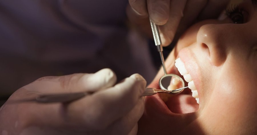 Δικαίωμα εγγραφής για 36 μήνες στο Μητρώο Οδοντιάτρων σε αποφοίτους από τρίτες χώρες έδωσε η Βουλή