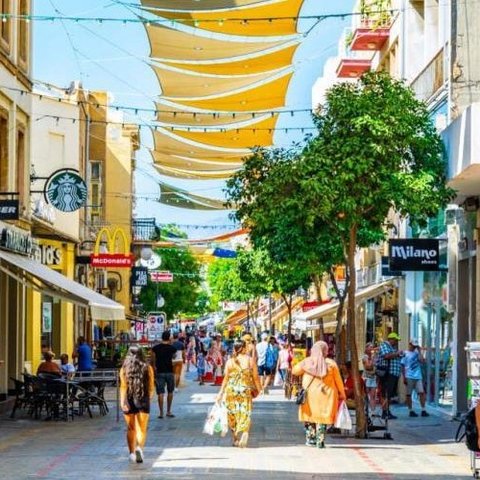 Σπουδάζουν αλλά δεν εργάζονται στον τομέα τους οι Κύπριοι-Τρίτοι σε υπερειδίκευση στην Ε.Ε.