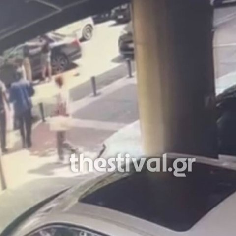 Για ένα… κόκκινο φανάρι ξυλοκόπησαν τον 36χρονο μπροστά στο παιδί του στη Θεσσαλονίκη