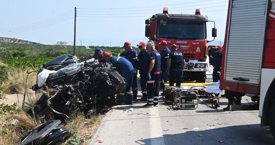 Τραγωδία στην Ελλάδα… Νταλίκα συγκρούστηκε μετωπικά με τζιπ, τρεις νεκροί (pics) Τραγωδία στην Ελλάδα… Νταλίκα συγκρούστηκε μετωπικά με τζιπ, τρεις νεκροί (pics)