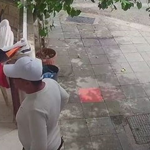 ΒΙΝΤΕΟ: Επιτήδειος συστήθηκε ως φίλος του γιού ηλικιωμένης και της ζητούσε χρήματα-Καταγγελία στην Αστυνομία