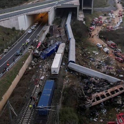 Εν αναμονή της απόφασης για όρους κράτησης του επιθεωρητή του ΟΣΕ για την τραγωδία στα Τέμπη