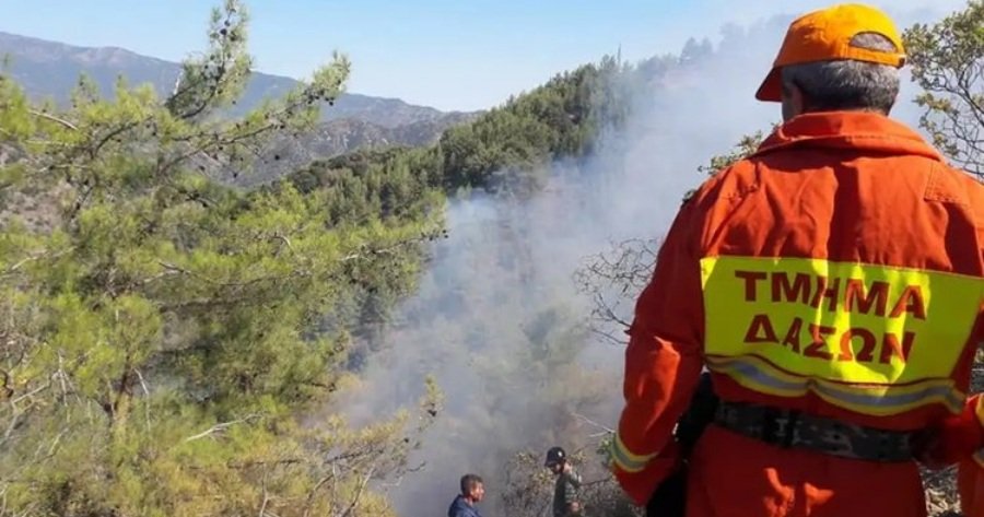 Σε επίπεδο «Κόκκινου Συναγερμού» παραμένει ο κίνδυνος πρόκλησης δασικών πυρκαγιών