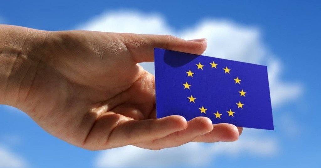 Ξεκινά η αποδοχή αιτήσεων για έκδοση μπλε κάρτας της ΕΕ-Όλες οι λεπτομέρειες