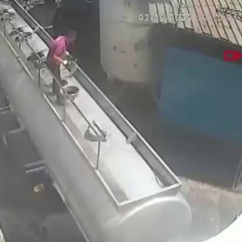 ΒΙΝΤΕΟ: Άνοιξε καπάκι βυτιοφόρου με το τσιγάρο στο στόμα-Η έκρηξη τον εκσφενδόνισε μέτρα μακριά