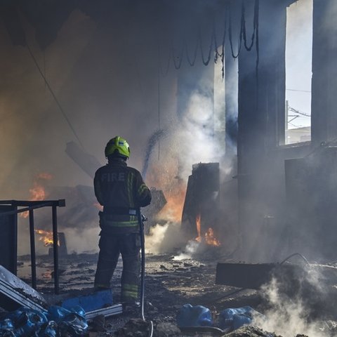 Δέκα τραυματίες από ρωσική αεροπορική επίθεση σε καφέ του Χαρκόβου