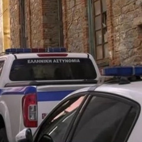 Προθεσμία για να απολογηθεί πήρε η 49χρονη που σκότωσε τον πατέρα της γιατί πίστευε ότι τη δηλητηριάζει