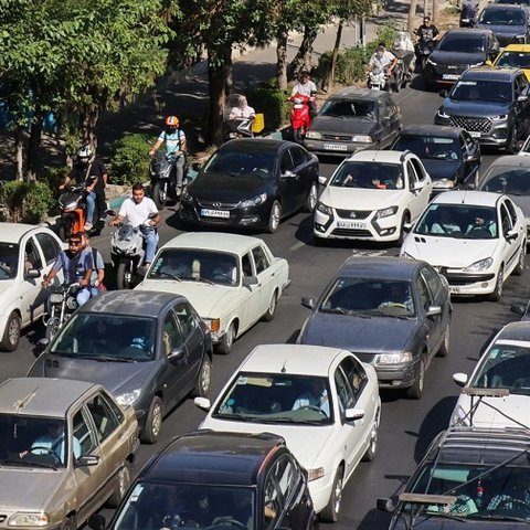 Ουρές χιλιομέτρων σε αυτοκινητοδρόμους καθώς κάτοικοι της Τεχεράνης επιχειρούν να φύγουν εν μέσω επιδρομών