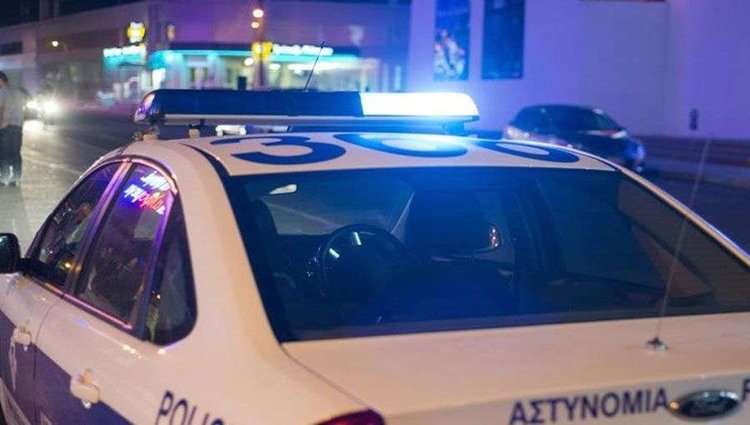 Αστυνομικοί ανέκοψαν όχημα και οι επιβαίνοντες τους επιτέθηκαν-Στο νοσοκομείο τρία πρόσωπα