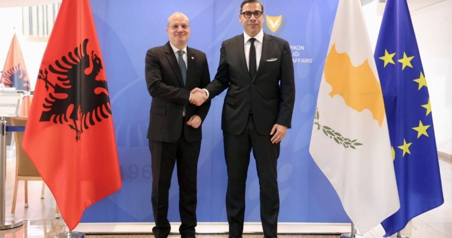Είδες τον Αλβανό ΥΠΕΞ ο Κόμπος-«Δεν έχουμε την πολυτέλεια να περιμένουμε ως το φθινόπωρο σε απραξία»