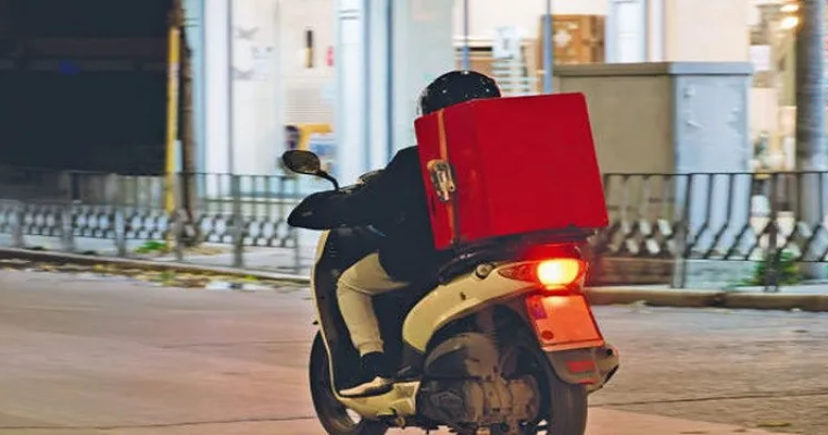 Ξέφυγε η κατάσταση, νέα επίθεση σε ντελιβερά-Κουκουλοφόροι έστησαν καρτέρι σε 34χρονο και τον έκλεψαν