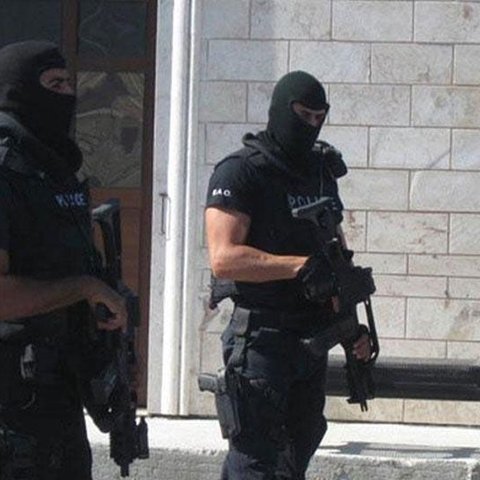 Χειροπέδες σε ένα πρόσωπο για τροκοκρατία και κατασκοπεία-Τέθηκε υπό κράτηση