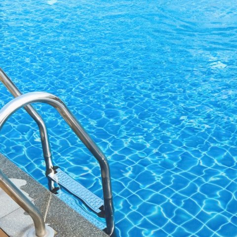 Ενίσχυση της ασφάλειας στο νερό με νέα νομοθεσία για πισίνες