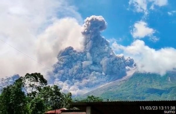 2023-03-11T085129Z_947015618_RC2KRZ9VID82_RTRMADP_5_INDONESIA-VOLCANO-600x391