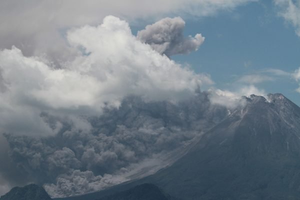 2023-03-11T093810Z_17471624_RC2LRZ9G423H_RTRMADP_5_INDONESIA-VOLCANO-600x400