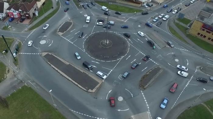 kiklikos komvos magic roundabout agglia (1)