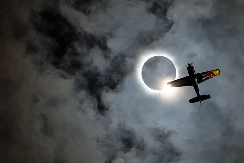 Red-Bull---Total-Solar-Eclipse--_3_