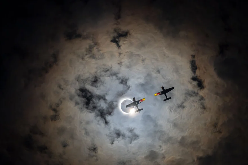 Red-Bull---Total-Solar-Eclipse--_4_