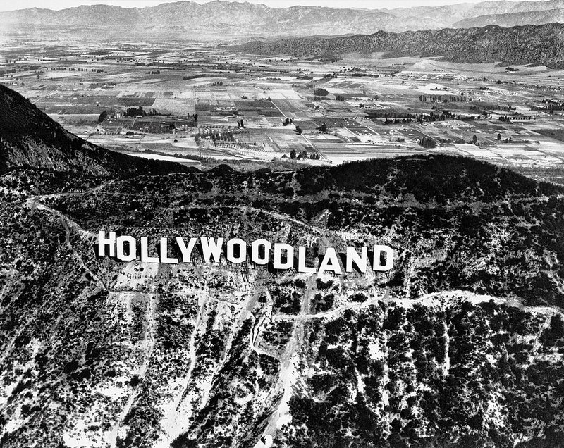 1024px-Hollywoodland_Sign_1920s