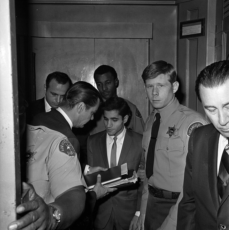 1024px-Sirhan_Sirhan_before_a_court_hearing