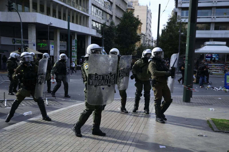 epeisodia-syntagma-gia-tempi-3.jpg