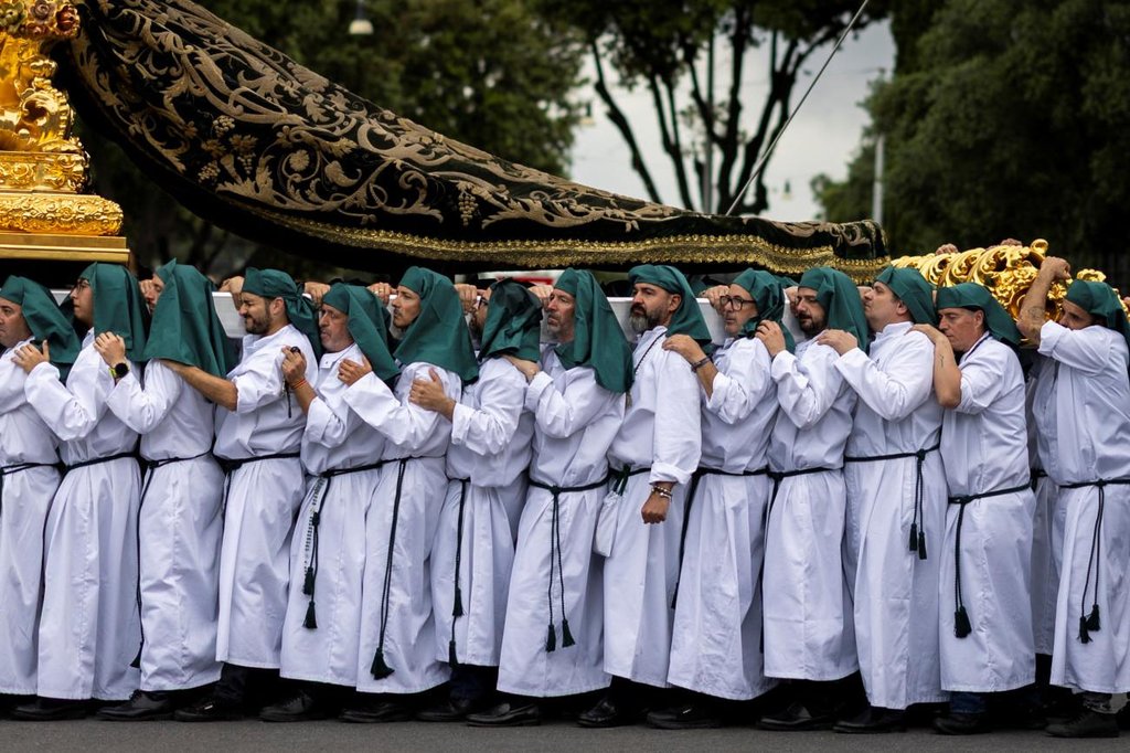 2025-05-17T174352Z_1404559566_RC2RJEAKTWLJ_RTRMADP_5_POPE-LEO-HOLYYEAR-PROCESSION