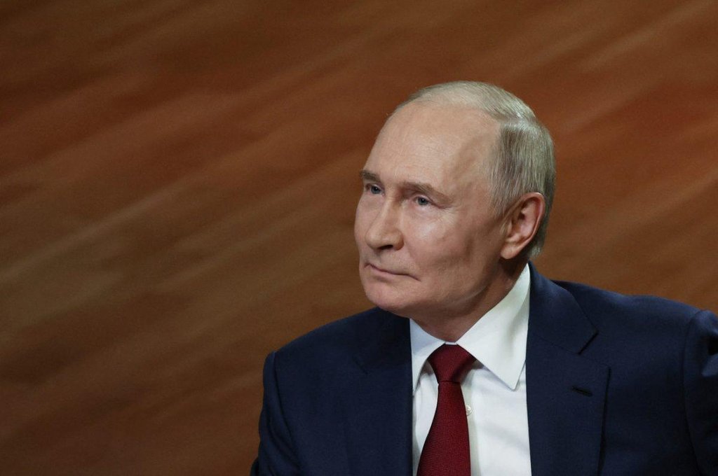 2025-05-19T182114Z_239108943_RC26LEAR9J3I_RTRMADP_5_RUSSIA-PUTIN-1200x798