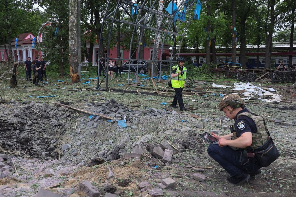 2025-06-07T171217Z_370802458_RC2RXEAURRTS_RTRMADP_5_UKRAINE-CRISIS-ATTACK-KHARKIV-1