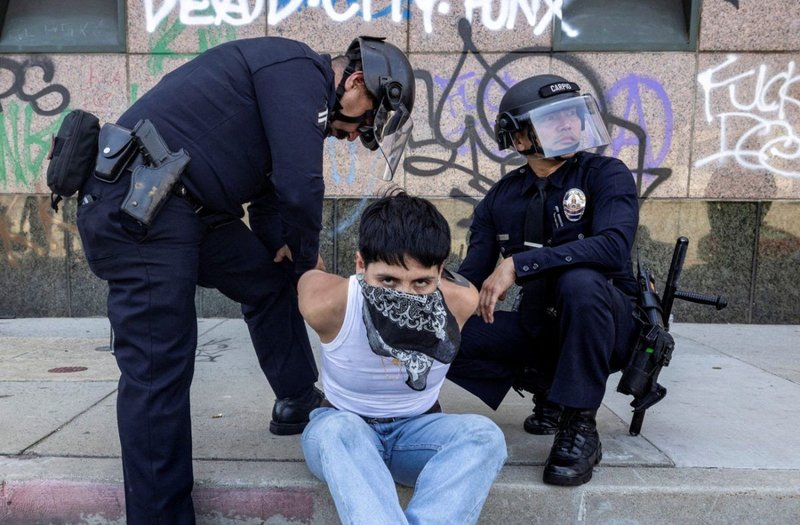 2025-06-09T025202Z_2135746734_RC2LYEAGS6TZ_RTRMADP_5_USA-MIGRATION-PROTEST-LOS-ANGELES-2048x1346-1-1200x788