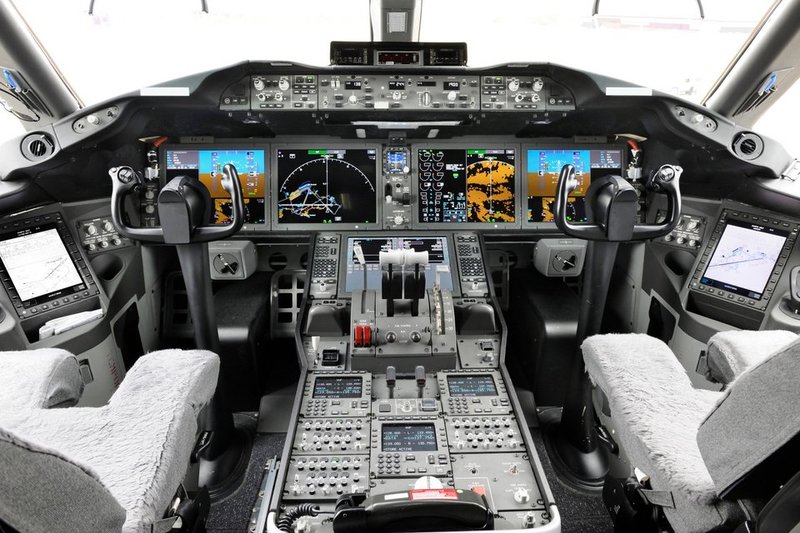 dreamliner-cockpit-787